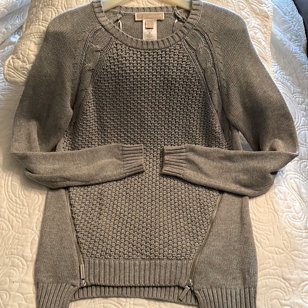 Gray sweater with zipper details